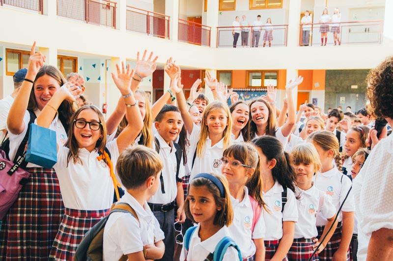 Niños en primer día de clase